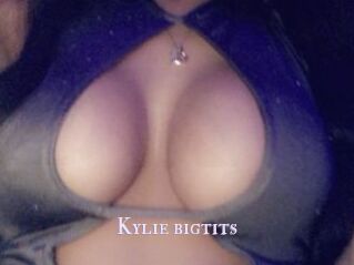 Kylie_bigtits