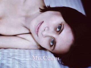 Mia_Curtis