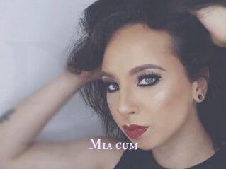 Mia_cum